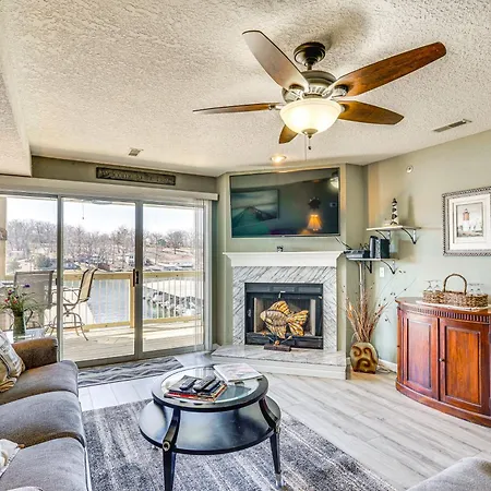 Lakefront Osage Beach Condo With Pool Access!